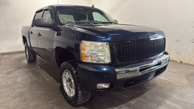 2011 Chevrolet Silverado 1500 LT Pickup 4D 5 3/4 ft  