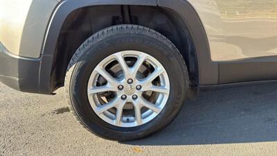 2017 Jeep Cherokee Latitude Sport Utility 4D   - Photo 62 - Manassas, VA 20109