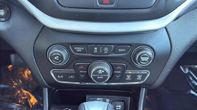 2017 Jeep Cherokee Latitude Sport Utility 4D   - Photo 31 - Manassas, VA 20109