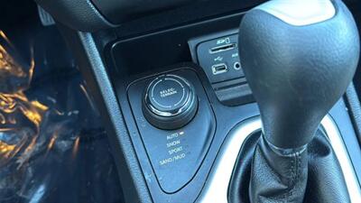 2017 Jeep Cherokee Latitude Sport Utility 4D   - Photo 33 - Manassas, VA 20109