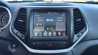 2017 Jeep Cherokee Latitude Sport Utility 4D   - Photo 30 - Manassas, VA 20109