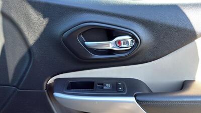 2017 Jeep Cherokee Latitude Sport Utility 4D   - Photo 60 - Manassas, VA 20109