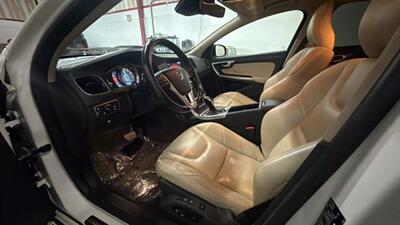 2015 Volvo V60 Cross Country T5 Cross Country Platinum Wagon 4D   - Photo 39 - Manassas, VA 20109
