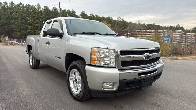 2011 Chevrolet Silverado 1500 LT Pickup 4D 6 1/2 ft   - Photo 1 - Manassas, VA 20109