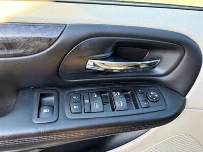 2016 Dodge Grand Caravan SXT Minivan 4D - Photo 30 - Manassas, VA 20109