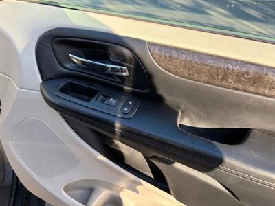 2016 Dodge Grand Caravan SXT Minivan 4D - Photo 37 - Manassas, VA 20109