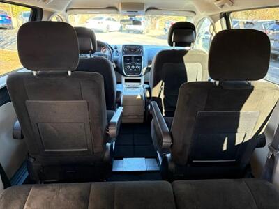 2016 Dodge Grand Caravan SXT Minivan 4D - Photo 17 - Manassas, VA 20109