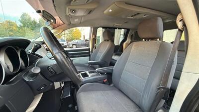 2009 Dodge Grand Caravan SXT Minivan 4D - Photo 25 - Manassas, VA 20109