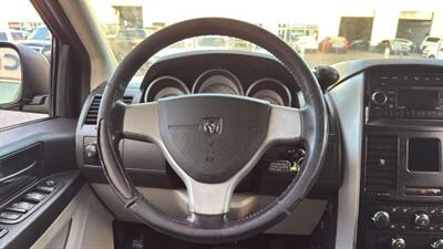 2009 Dodge Grand Caravan SXT Minivan 4D - Photo 18 - Manassas, VA 20109