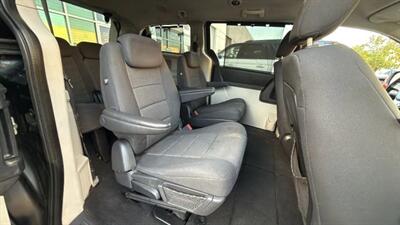 2009 Dodge Grand Caravan SXT Minivan 4D - Photo 37 - Manassas, VA 20109