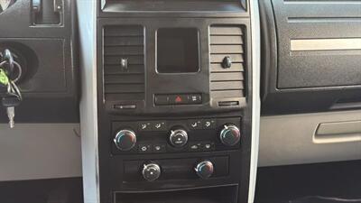 2009 Dodge Grand Caravan SXT Minivan 4D - Photo 20 - Manassas, VA 20109