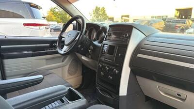 2009 Dodge Grand Caravan SXT Minivan 4D - Photo 41 - Manassas, VA 20109