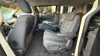 2009 Dodge Grand Caravan SXT Minivan 4D - Photo 28 - Manassas, VA 20109