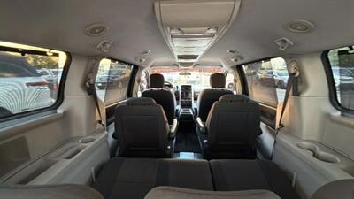 2009 Dodge Grand Caravan SXT Minivan 4D - Photo 32 - Manassas, VA 20109