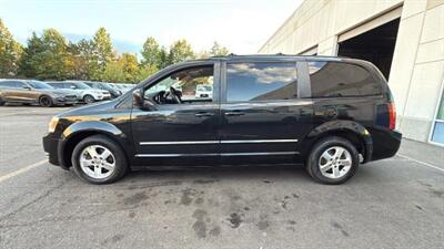 2009 Dodge Grand Caravan SXT Minivan 4D - Photo 10 - Manassas, VA 20109