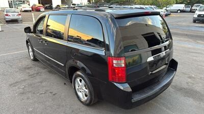 2009 Dodge Grand Caravan SXT Minivan 4D - Photo 9 - Manassas, VA 20109