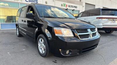 2009 Dodge Grand Caravan SXT Minivan 4D - Photo 1 - Manassas, VA 20109