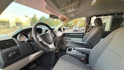 2009 Dodge Grand Caravan SXT Minivan 4D - Photo 26 - Manassas, VA 20109