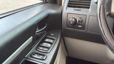 2009 Dodge Grand Caravan SXT Minivan 4D - Photo 21 - Manassas, VA 20109