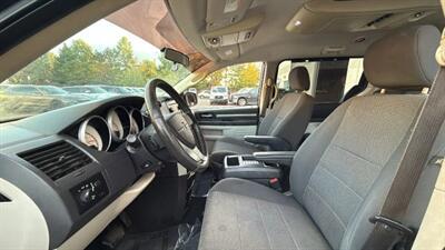2009 Dodge Grand Caravan SXT Minivan 4D - Photo 24 - Manassas, VA 20109