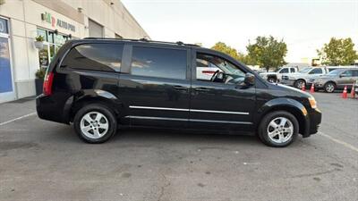 2009 Dodge Grand Caravan SXT Minivan 4D - Photo 3 - Manassas, VA 20109
