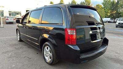 2009 Dodge Grand Caravan SXT Minivan 4D - Photo 8 - Manassas, VA 20109