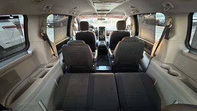 2009 Dodge Grand Caravan SXT Minivan 4D - Photo 33 - Manassas, VA 20109