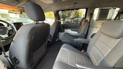 2009 Dodge Grand Caravan SXT Minivan 4D - Photo 30 - Manassas, VA 20109