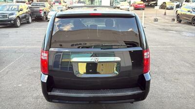 2009 Dodge Grand Caravan SXT Minivan 4D - Photo 7 - Manassas, VA 20109