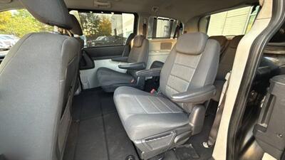 2009 Dodge Grand Caravan SXT Minivan 4D - Photo 29 - Manassas, VA 20109