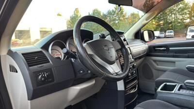 2009 Dodge Grand Caravan SXT Minivan 4D - Photo 27 - Manassas, VA 20109