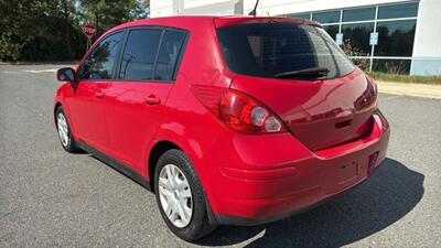 2011 Nissan Versa S Hatchback 4D - Photo 8 - Manassas, VA 20109
