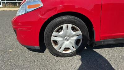 2011 Nissan Versa S Hatchback 4D - Photo 44 - Manassas, VA 20109