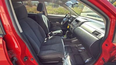 2011 Nissan Versa S Hatchback 4D - Photo 36 - Manassas, VA 20109