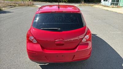 2011 Nissan Versa S Hatchback 4D - Photo 7 - Manassas, VA 20109