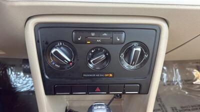 2013 Volkswagen Beetle Convertible TDI Convertible 2D   - Photo 26 - Manassas, VA 20109