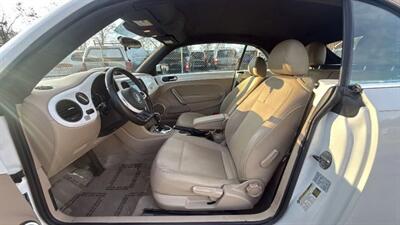 2013 Volkswagen Beetle Convertible TDI Convertible 2D   - Photo 14 - Manassas, VA 20109