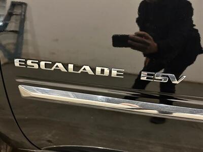 2011 Cadillac Escalade ESV Sport Utility 4D - Photo 14 - Manassas, VA 20109