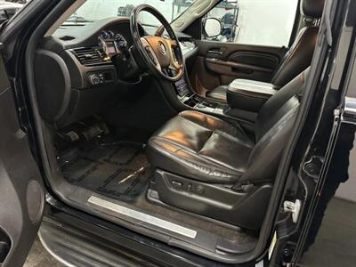 2011 Cadillac Escalade ESV Sport Utility 4D - Photo 16 - Manassas, VA 20109