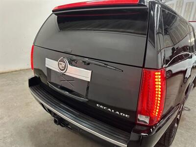 2011 Cadillac Escalade ESV Sport Utility 4D - Photo 5 - Manassas, VA 20109