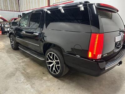 2011 Cadillac Escalade ESV Sport Utility 4D - Photo 7 - Manassas, VA 20109