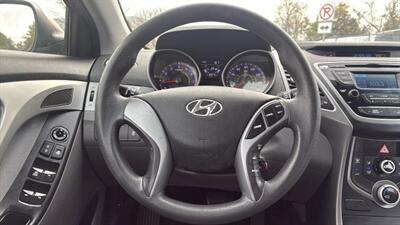 2015 Hyundai ELANTRA SE Sedan 4D - Photo 20 - Manassas, VA 20109