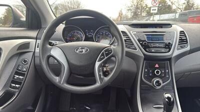 2015 Hyundai ELANTRA SE Sedan 4D - Photo 19 - Manassas, VA 20109