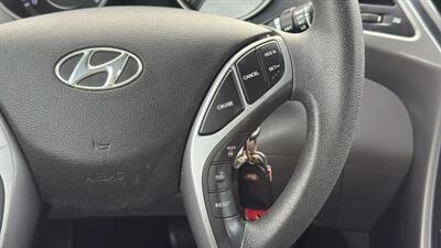 2015 Hyundai ELANTRA SE Sedan 4D - Photo 21 - Manassas, VA 20109