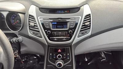 2015 Hyundai ELANTRA SE Sedan 4D - Photo 25 - Manassas, VA 20109