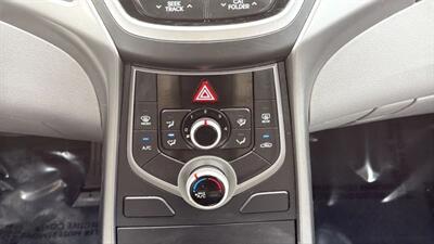 2015 Hyundai ELANTRA SE Sedan 4D - Photo 27 - Manassas, VA 20109