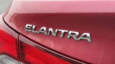2015 Hyundai ELANTRA SE Sedan 4D - Photo 16 - Manassas, VA 20109