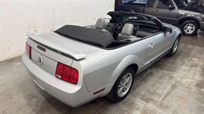 2005 Ford Mustang Deluxe Convertible 2D   - Photo 22 - Manassas, VA 20109