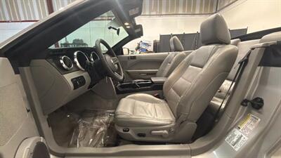 2005 Ford Mustang Deluxe Convertible 2D   - Photo 37 - Manassas, VA 20109