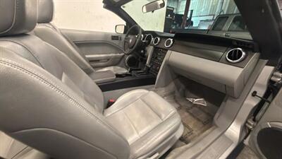 2005 Ford Mustang Deluxe Convertible 2D   - Photo 50 - Manassas, VA 20109